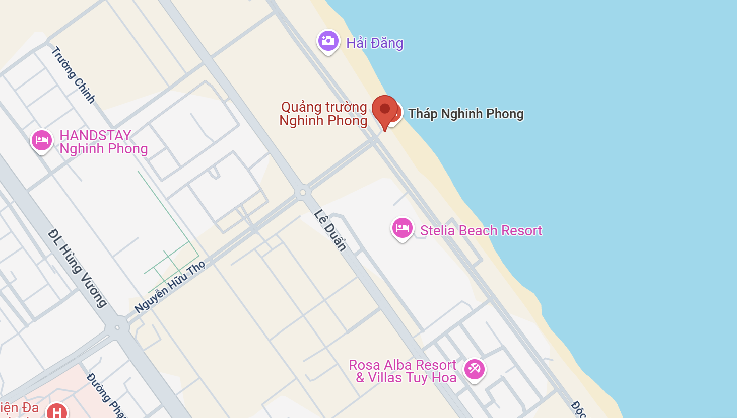 Vị trí đắc địa và giáp biển của tháp Nghinh Phong